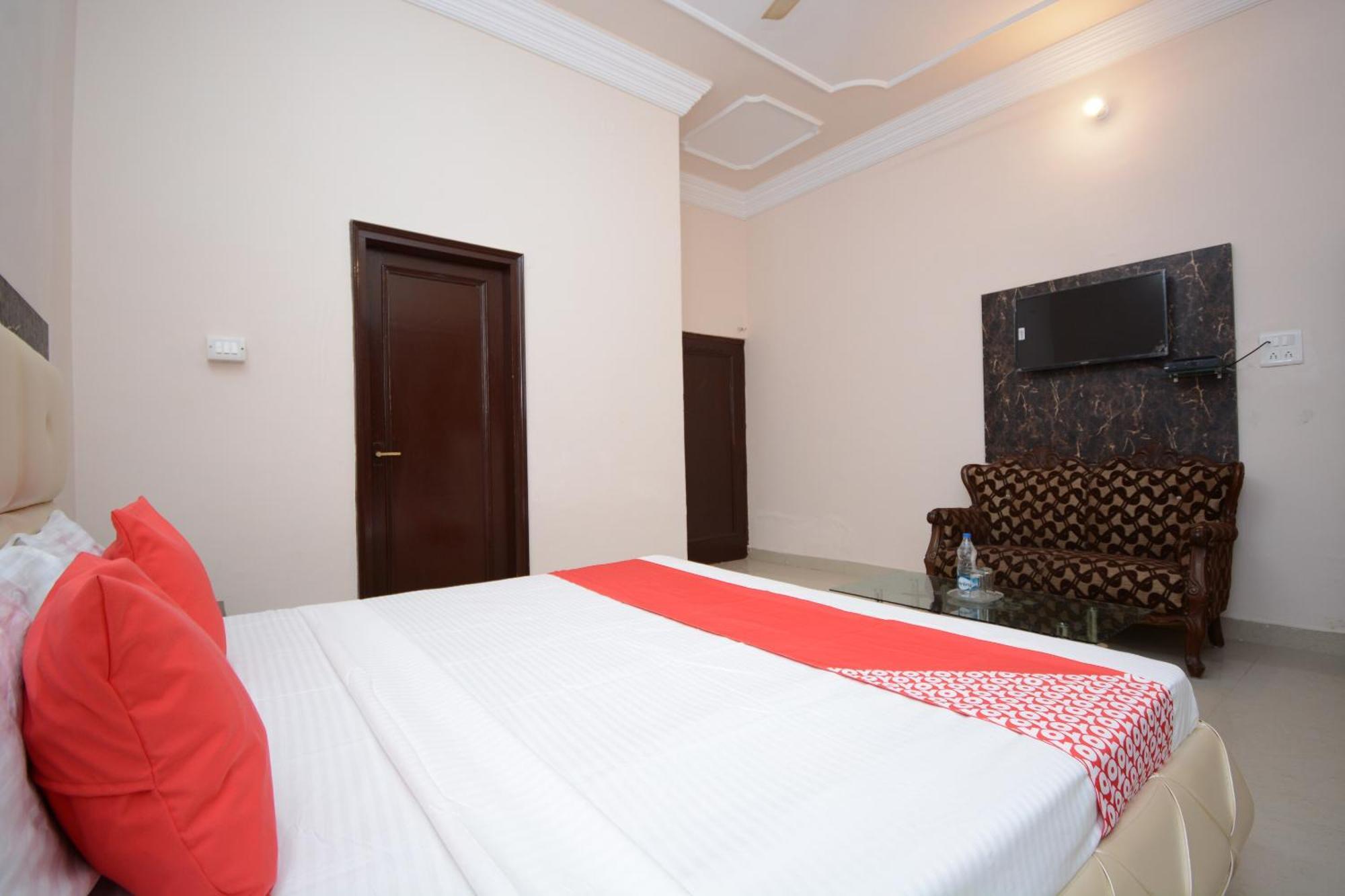 Hotel Asia Palace Pathānkot Eksteriør bilde